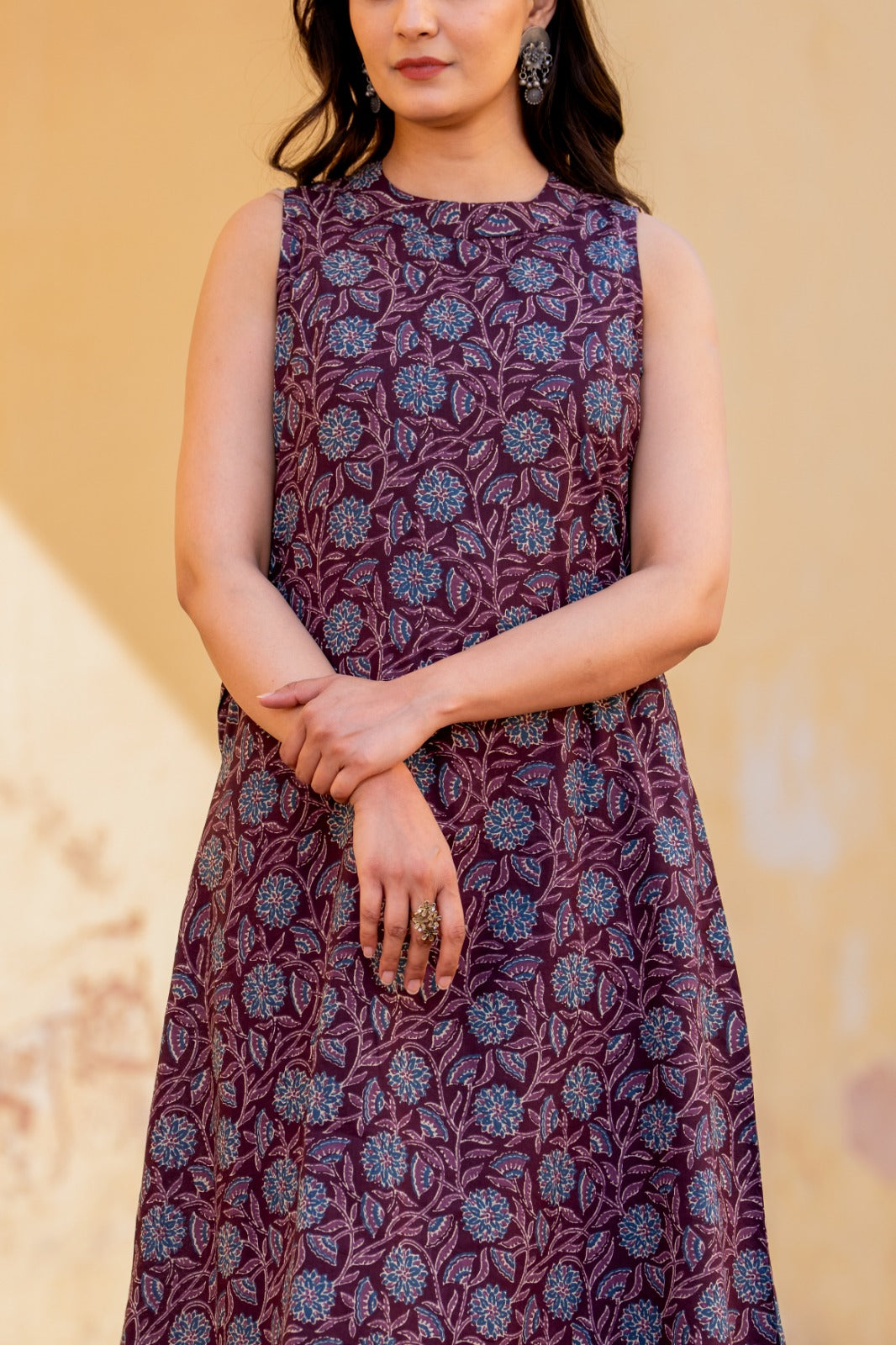 Smart sleeveless Cotton appliqué suit set