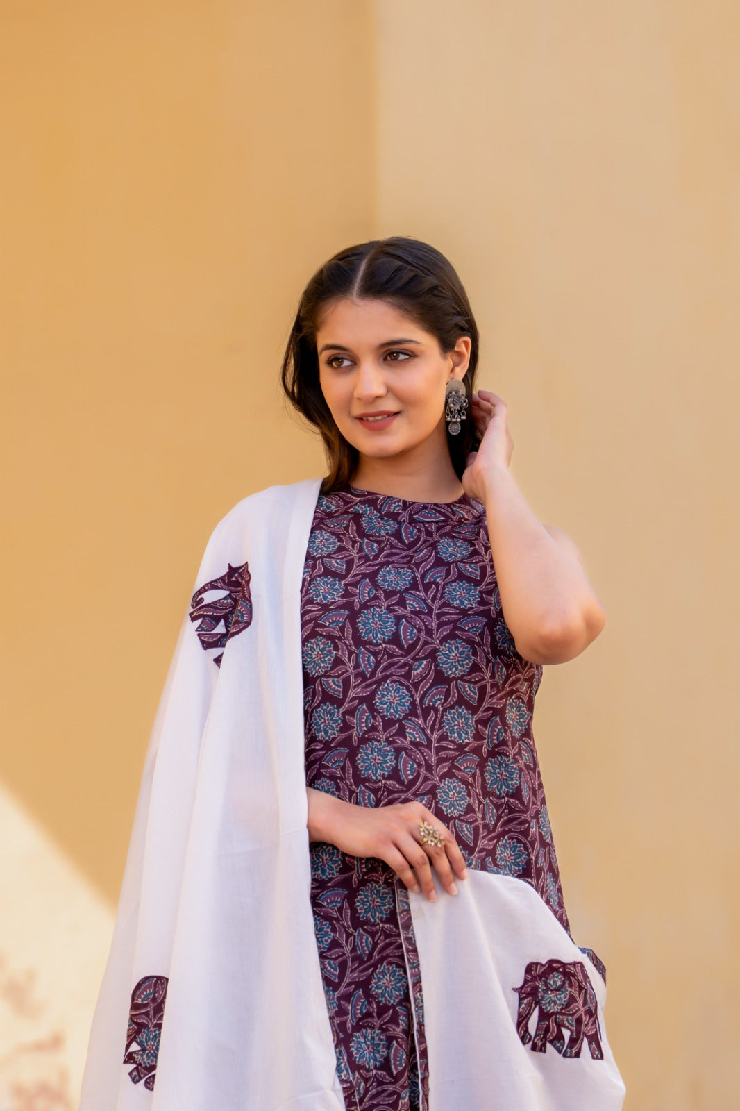 Smart sleeveless Cotton appliqué suit set