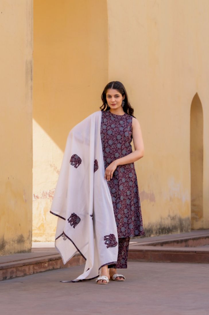 Smart sleeveless Cotton appliqué suit set