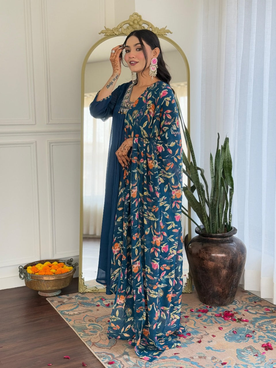 Beautiful chinon suit set in blue