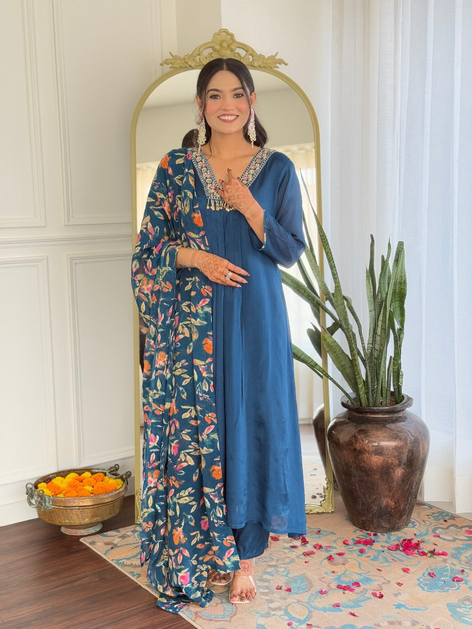 Beautiful chinon suit set in blue