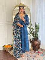 Beautiful chinon suit set in blue