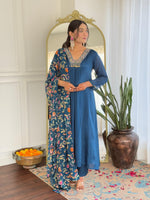 Beautiful chinon suit set in blue