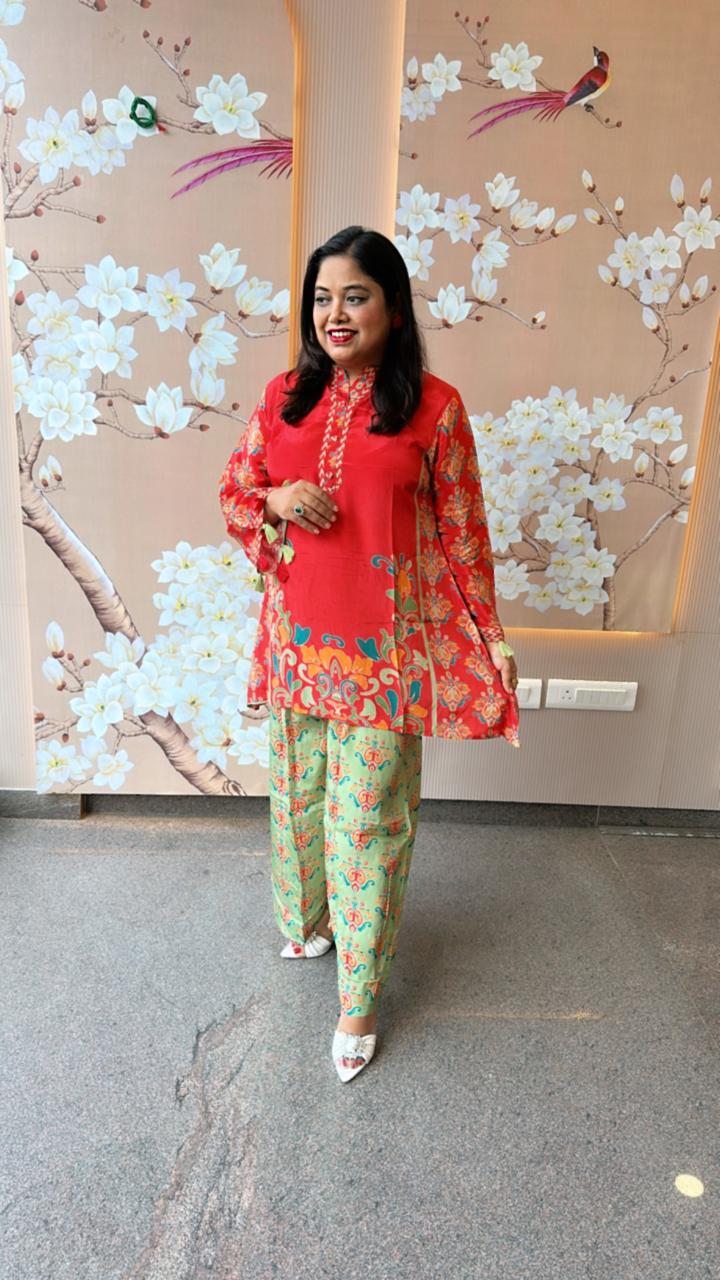 Super stylish n elegant crepe top and palazzo pant (loose fit- order a size down for your exact fit)