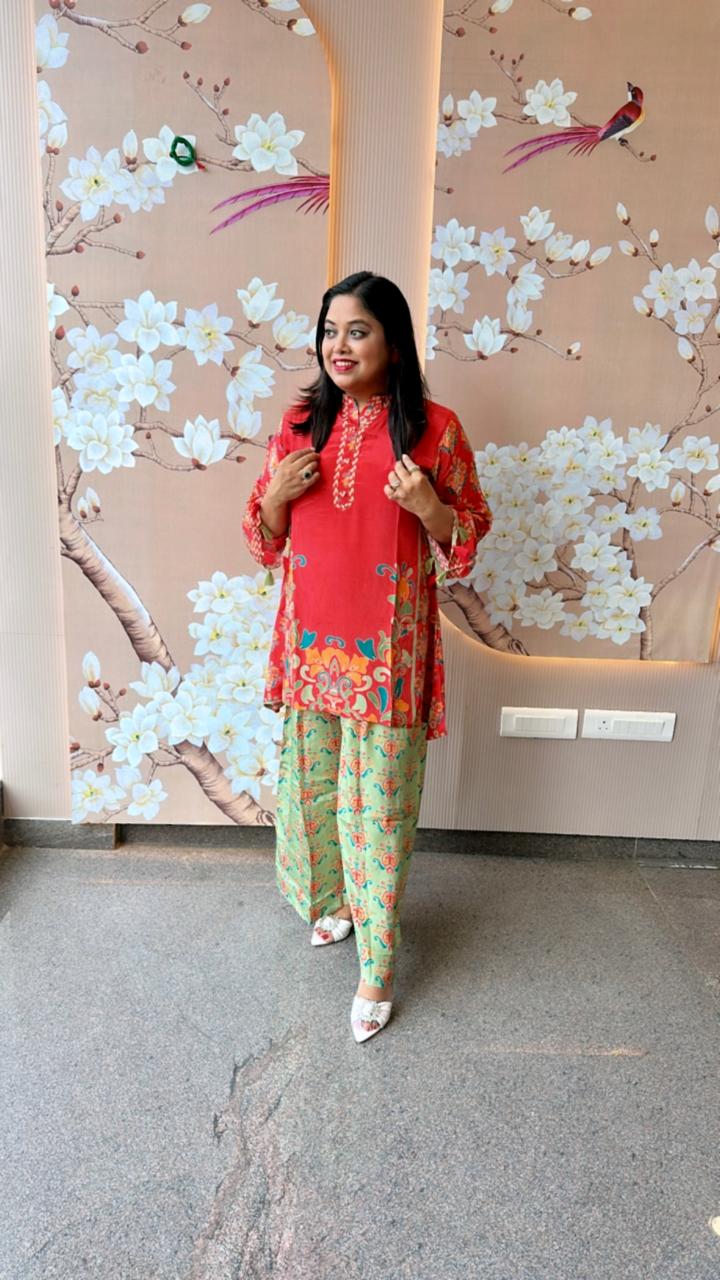 Super stylish n elegant crepe top and palazzo pant (loose fit- order a size down for your exact fit)