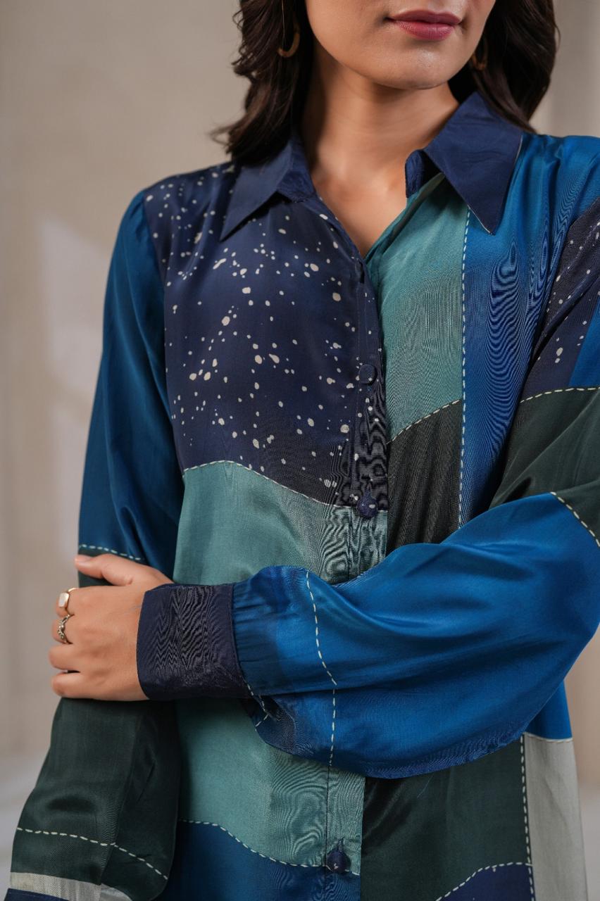 Blue crepe digitally printed short top