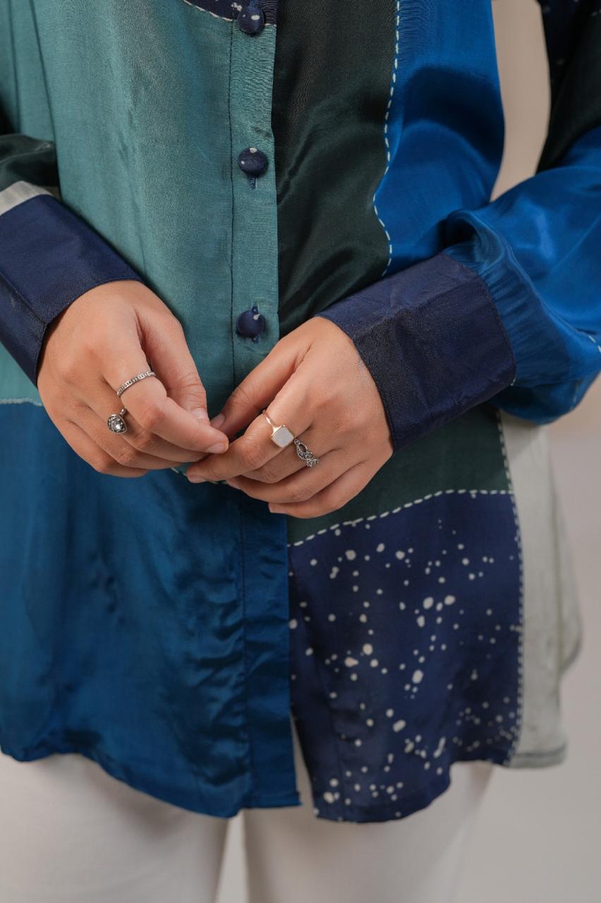 Blue crepe digitally printed short top