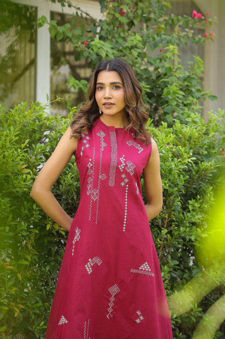 Sleeveless embroidered kurta pant( extra sleeves available)