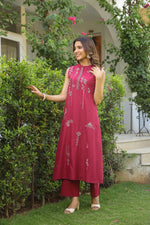 Sleeveless embroidered kurta pant( extra sleeves available)