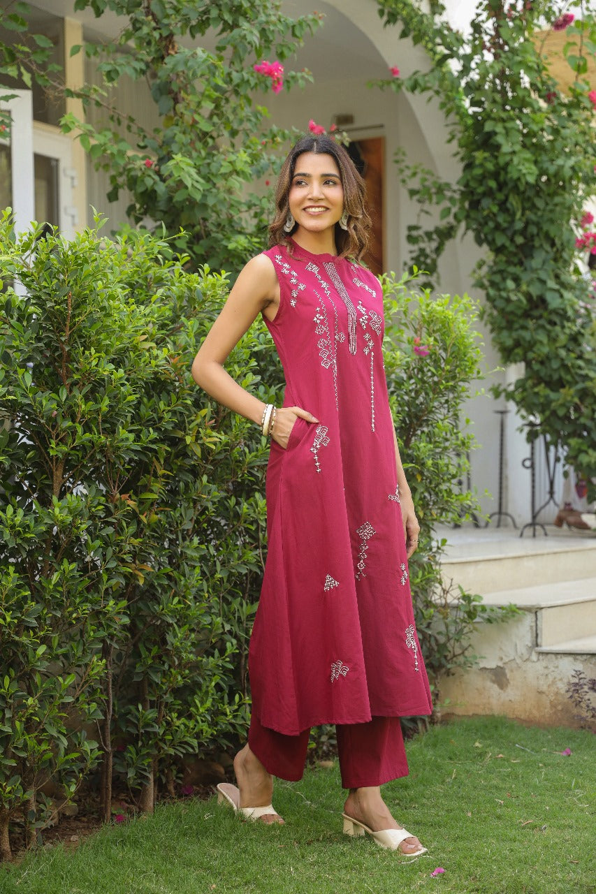 Sleeveless embroidered kurta pant( extra sleeves available)