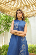 Sleeveless embroidered kurta pant( extra sleeves available) in blue