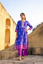 Pure mul silk with beautiful yoke in bandhani