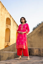 Pure mul silk with beautiful yoke in pink n rust in bandhani
