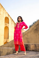 Pure mul silk with beautiful yoke in pink n rust in bandhani