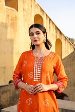 Pure mul silk with beautiful yoke in rust n tan in bandhani