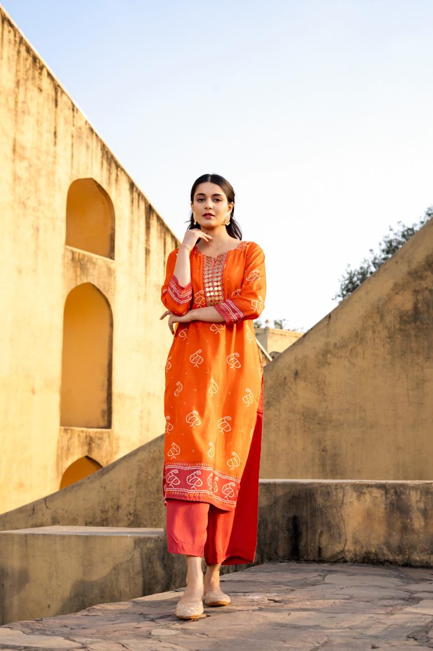 Pure mul silk with beautiful yoke in rust n tan in bandhani