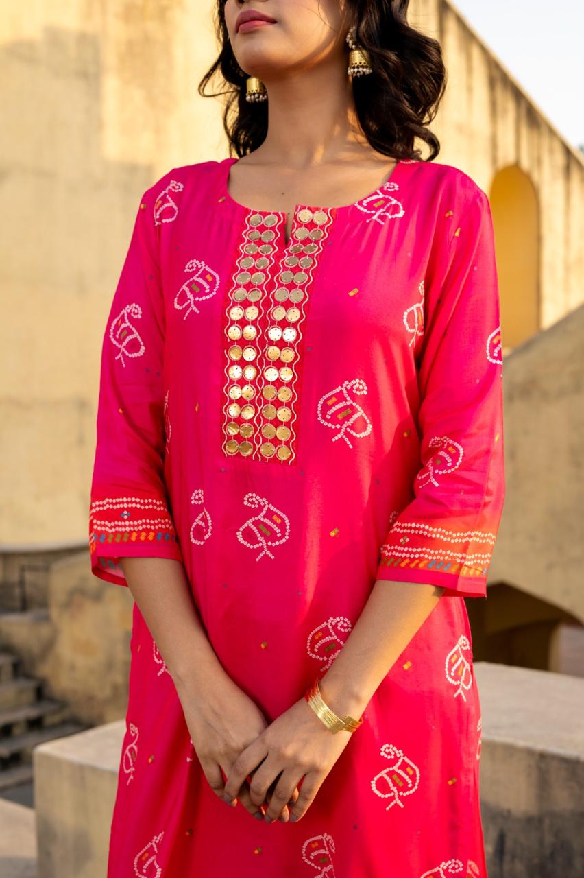 Pure mul silk with beautiful yoke in pink n rust in bandhani