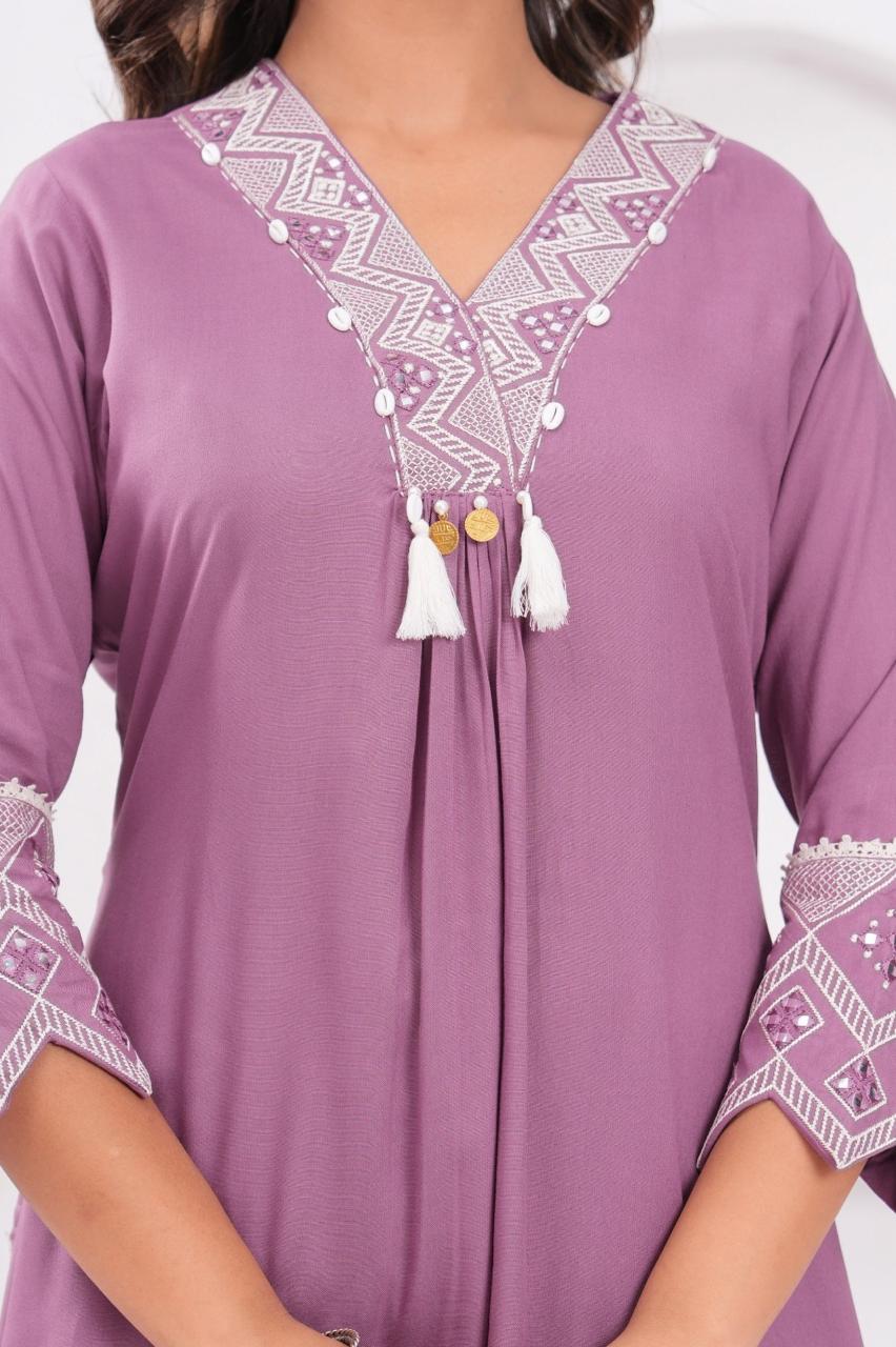 Heavy rayon onion pink embroidered Kurta pant