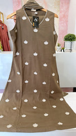 Embroidered sleeves less dull suit set (extra sleeves available)