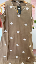 Embroidered sleeves less dull suit set (extra sleeves available)