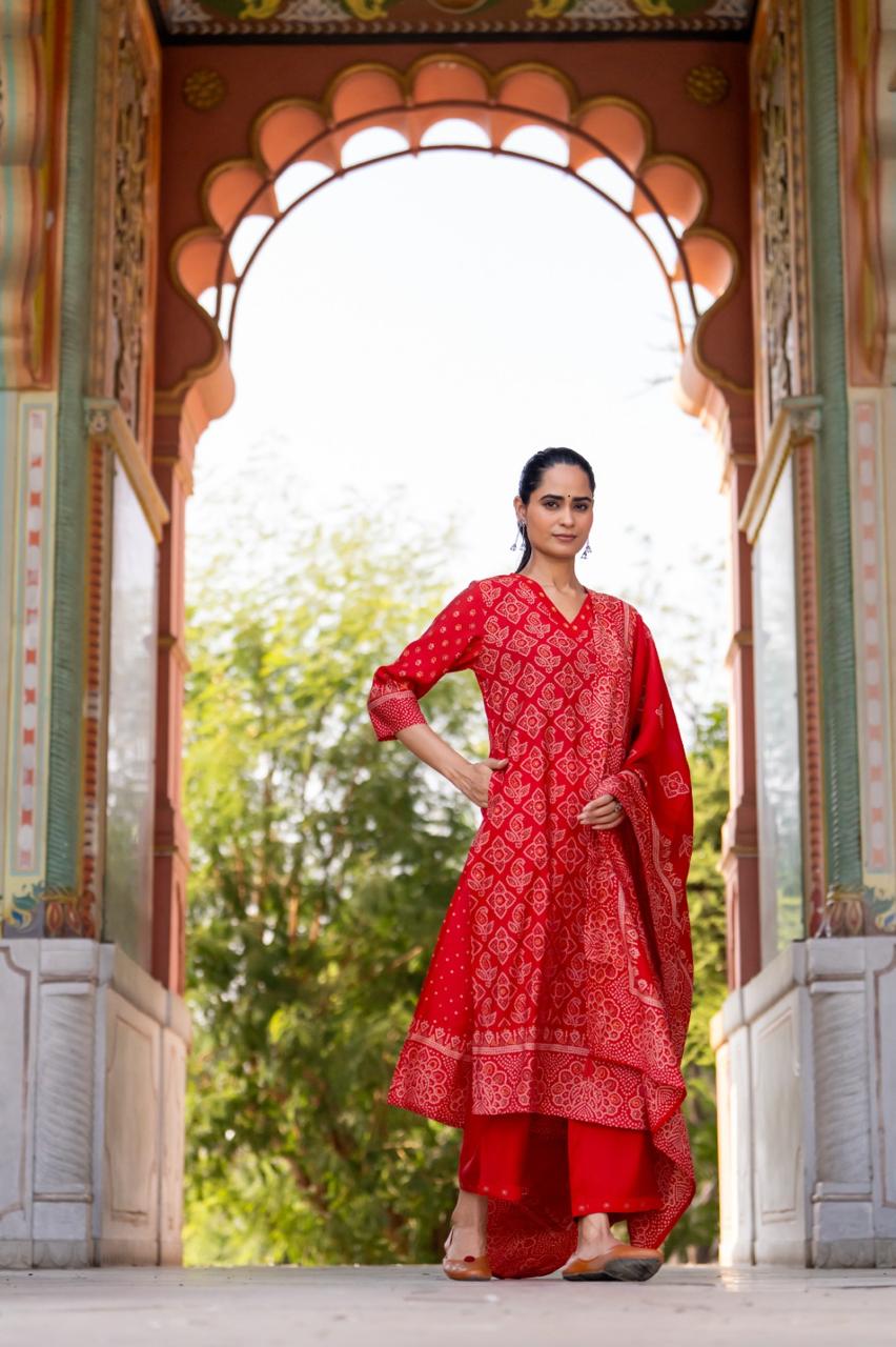 Pretty muslin bandhani suit set in red