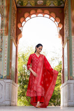 Pretty muslin bandhani suit set in red