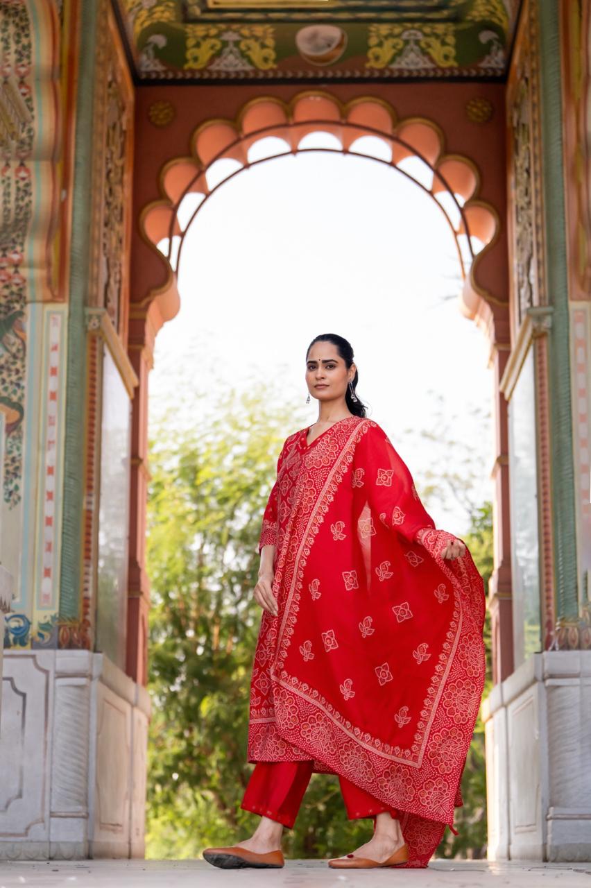 Pretty muslin bandhani suit set in red