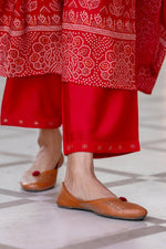 Pretty muslin bandhani suit set in red