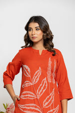 Embroidered kurta paired with lace detailing palazzo pant