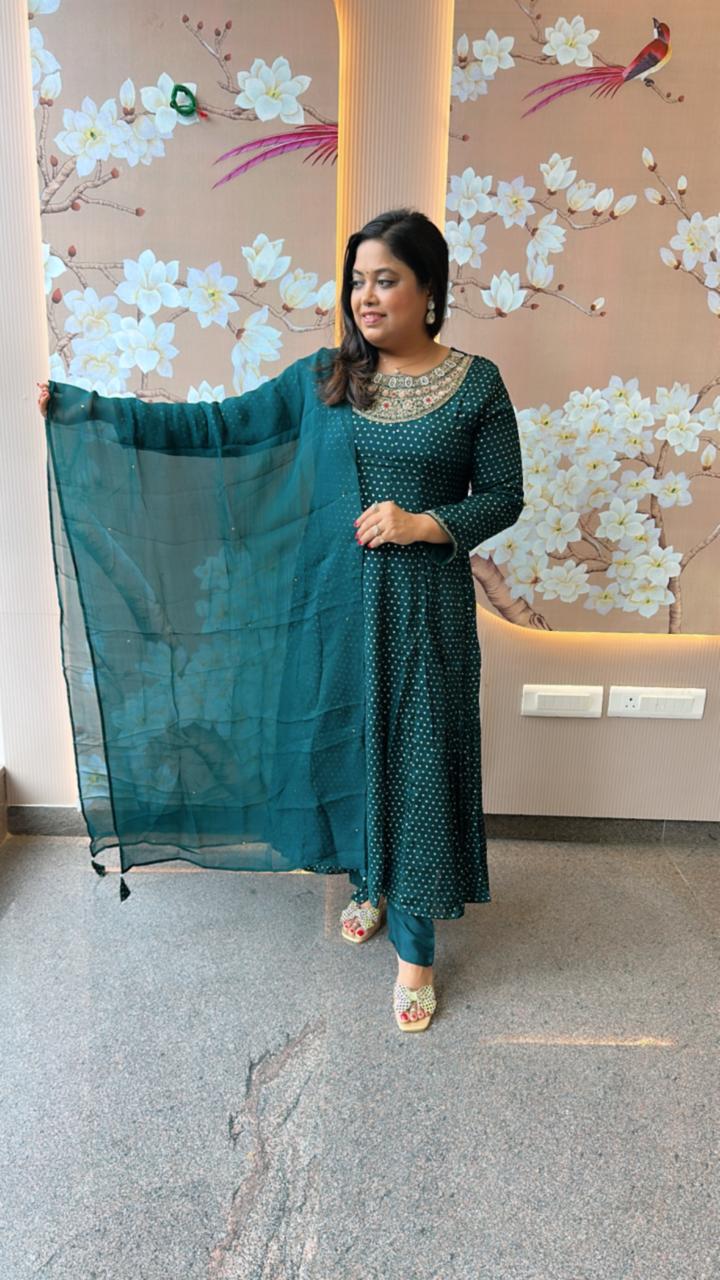 Heavy chinon tissue lining suit paired with heavy shantoon bottom and organza dupatta