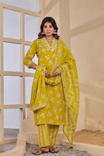 Real mirror stunning pure cotton suit set in yellow
