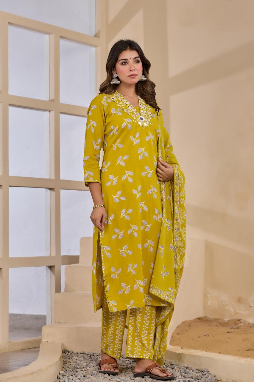 Real mirror stunning pure cotton suit set in yellow