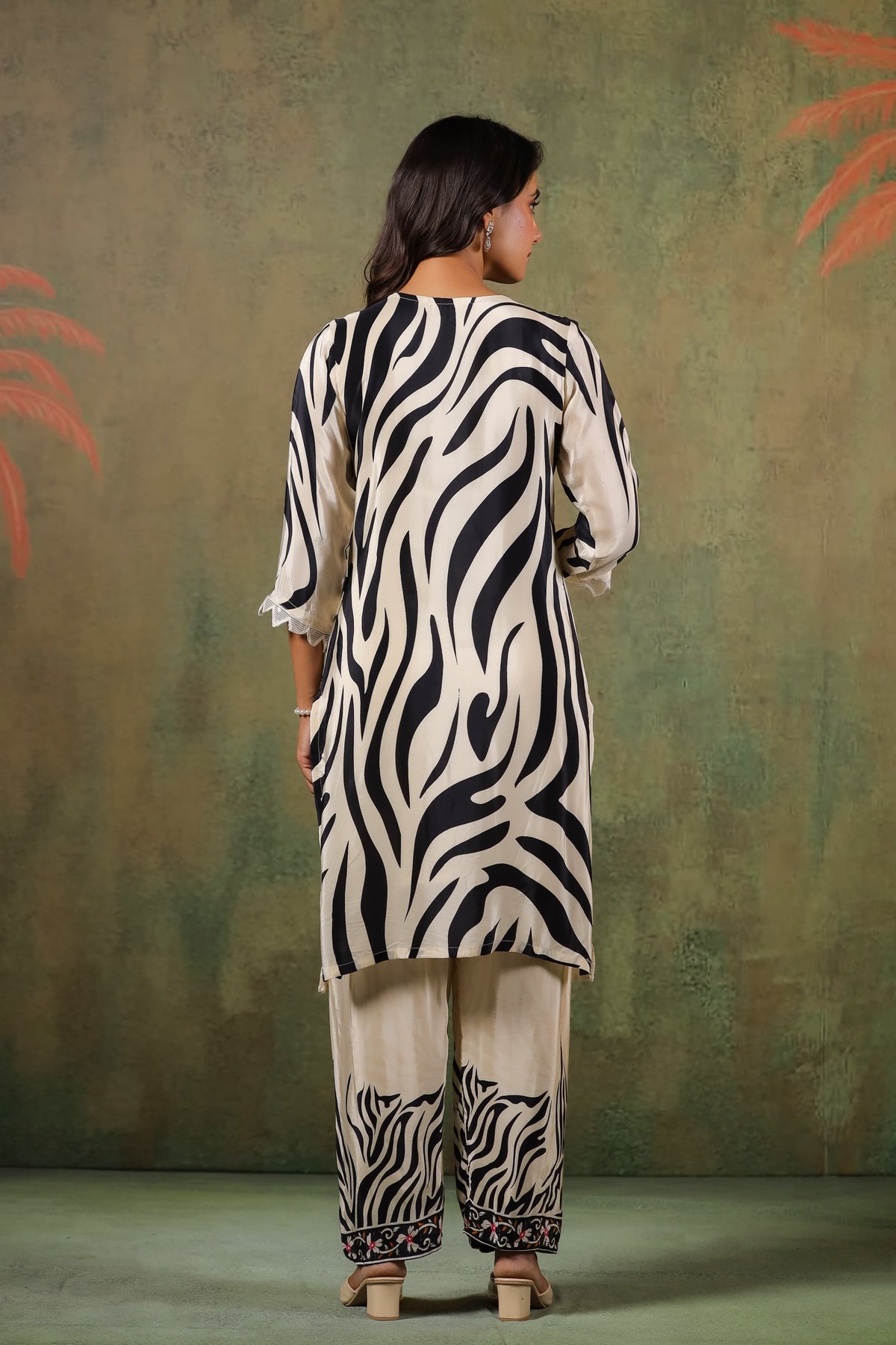 Smart pure crepe co ord in black n white