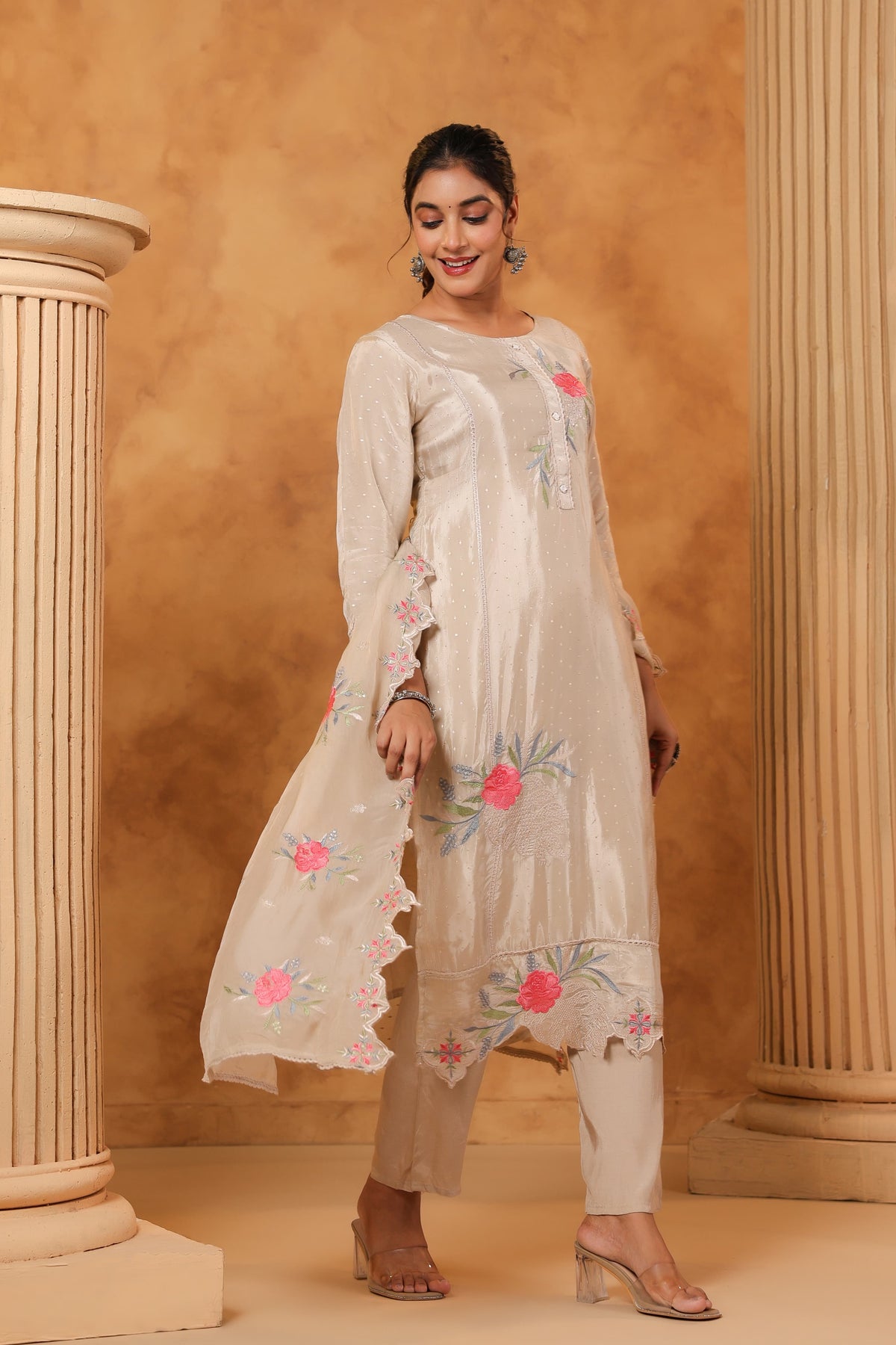 Pretty shimmer tissue appliqué suit set