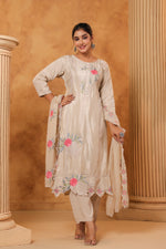 Pretty shimmer tissue appliqué suit set