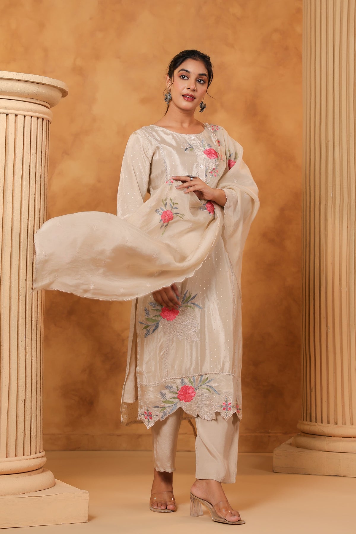 Pretty shimmer tissue appliqué suit set