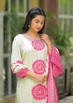 Pure crepe lining suit set in pink bandhani.Very premium fabric quality
