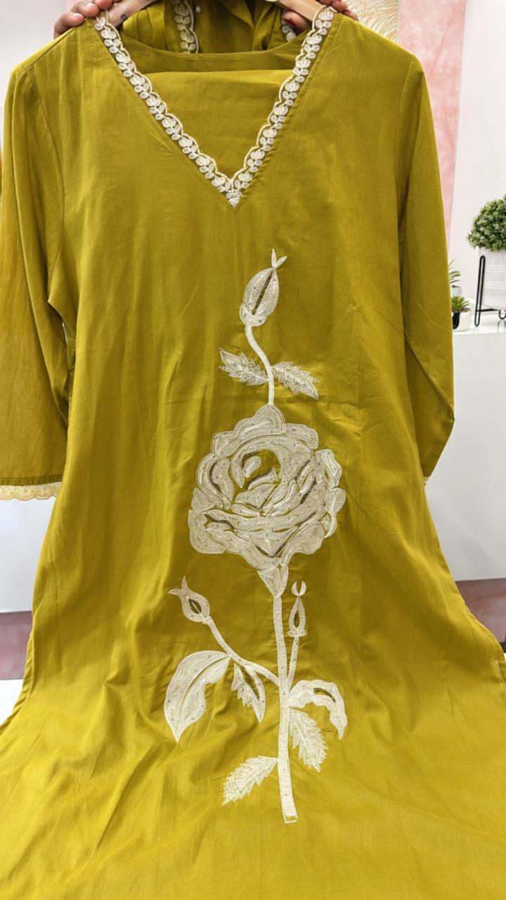 Super gorgeous rose embroidered suit set in green