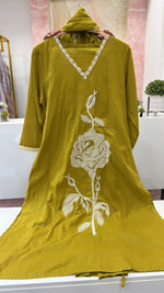 Super gorgeous rose embroidered suit set in green