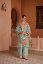 Royal look! Premium tissue hand Zari detailing suit set comes with lining