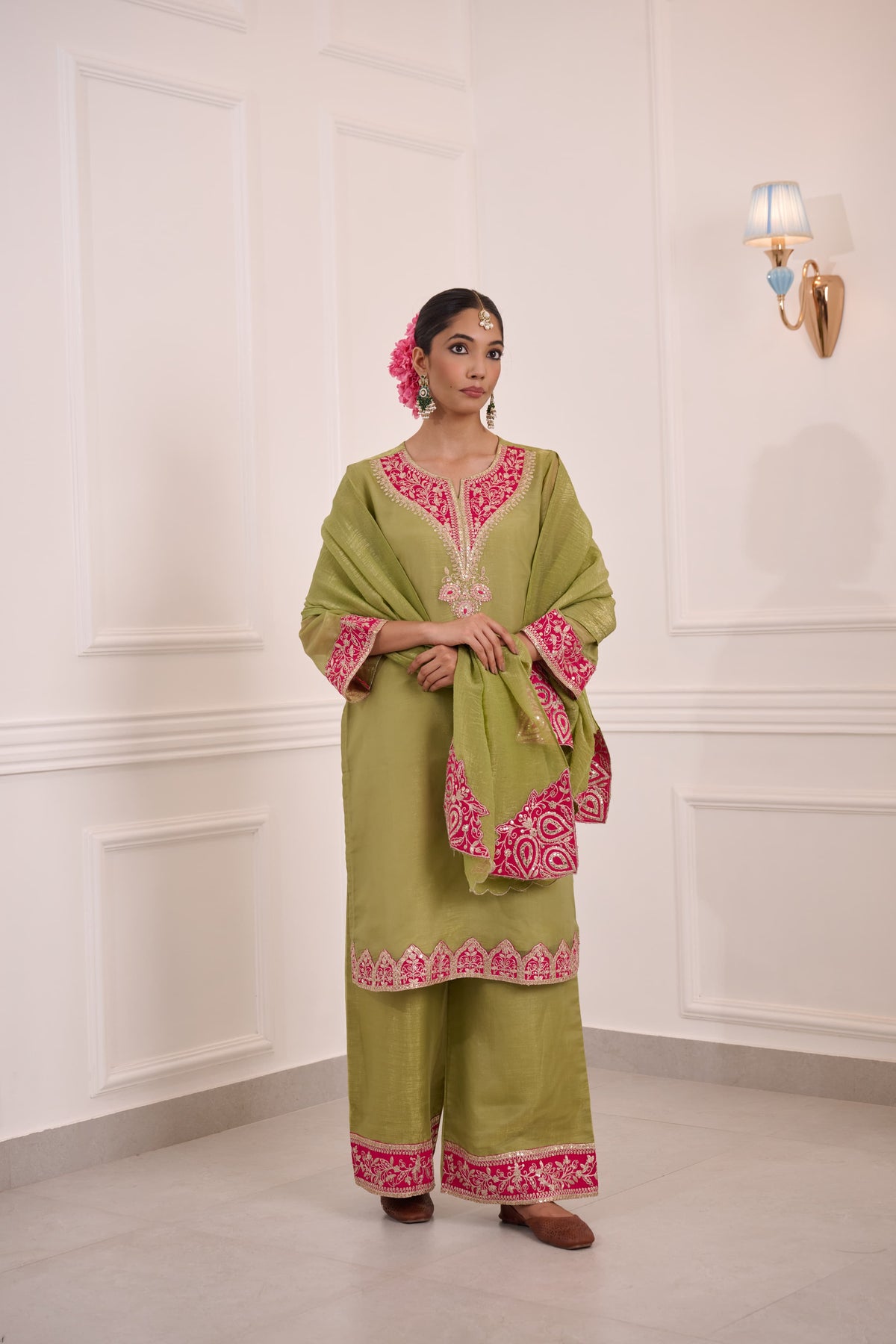 Restocked !! Royal look! Premium tissue hand Zari detailing suit set comes with lining !! Dispatch Next Week