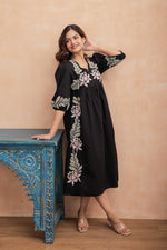 Smart appliqué work one pice lining dress in black