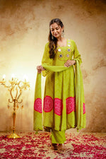 Gorgeous pure crepe real mirror pearl detailing full suit set