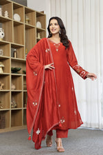 Designer lining embroidered suit set in orange