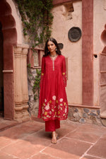 Mul Chanderi appliqué work suit set in red