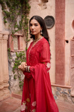 Mul Chanderi appliqué work suit set in red