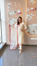 Pretty tissue with Pom Pom lace detailing