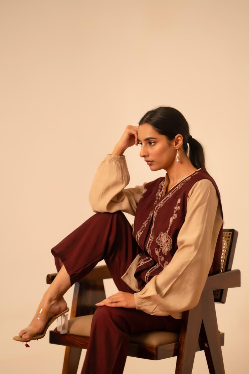 Super designer embroidered vest with shirt and trousers in moda