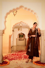 Pretty santoori silk Zari detailing suit set