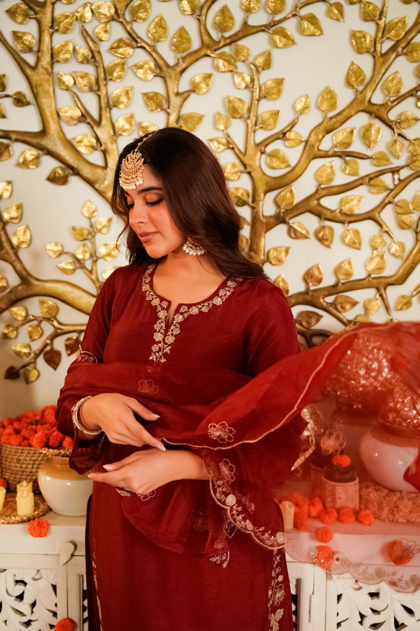 Santoori silk party wear suit set in red